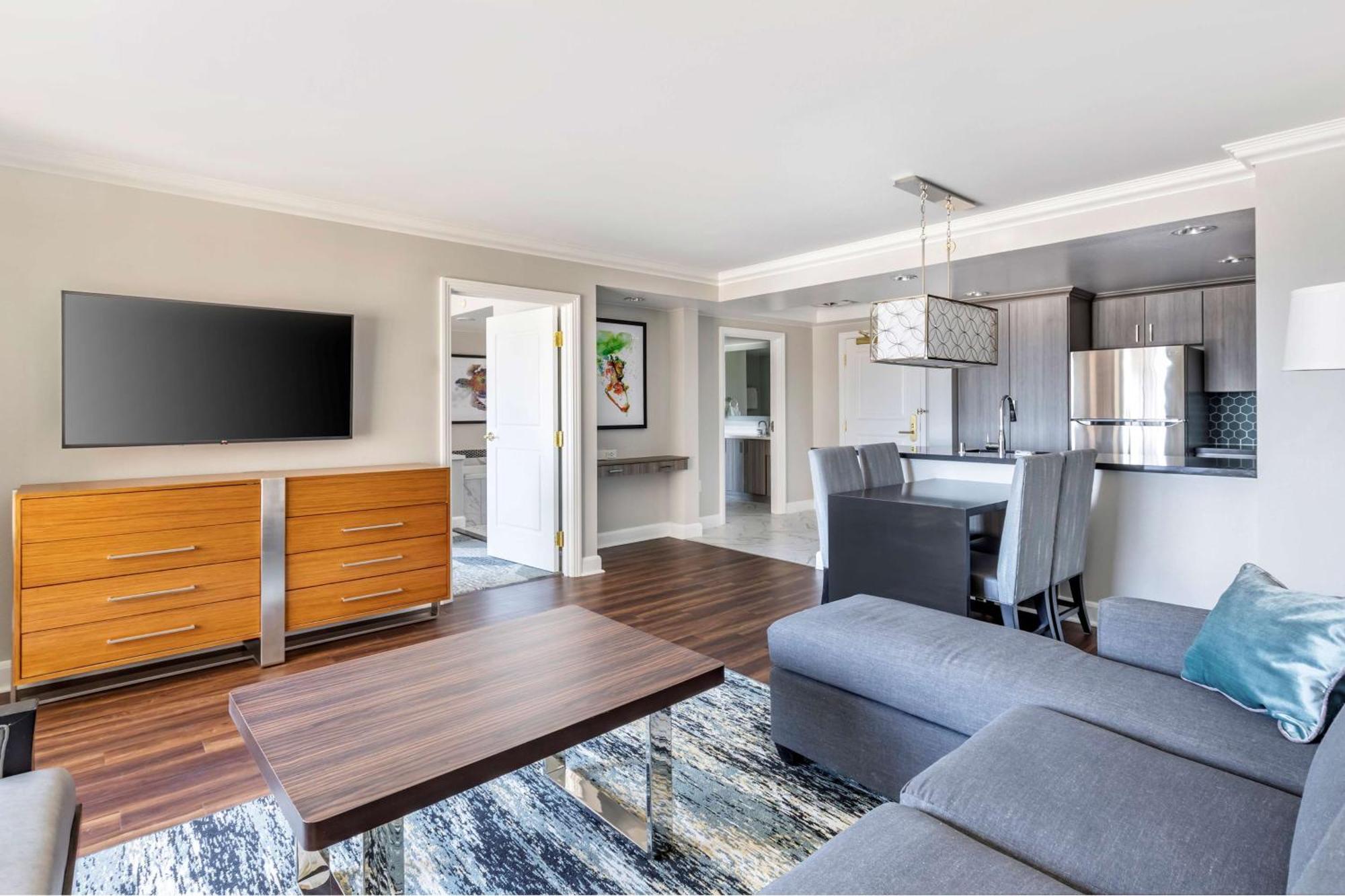 Three-Bedroom Premier Suite Sofa Bed,1548850753:JPEG